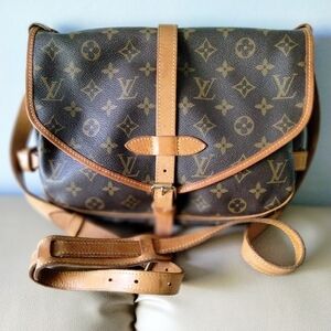 💯 Authentic Louis Vuitton Samur 30 Cross body & Dust bag